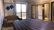 Apartamento com 3 quartos e ar na praia de Marisca