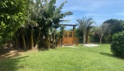 Sobrado geminado, 4 quartos na beira-mar da Praia 