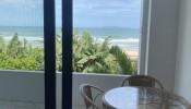 Sobrado geminado, 4 quartos na beira-mar da Praia 