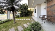 Casa com 3 sutes entre Mariscal e Canto Grande