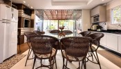 Casa com 3 sutes entre Mariscal e Canto Grande