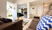 Casa com 3 sutes entre Mariscal e Canto Grande