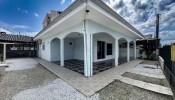 CASA COM 3 QUARTOS - 200 M DA PRAIA DE CANTO GRAND