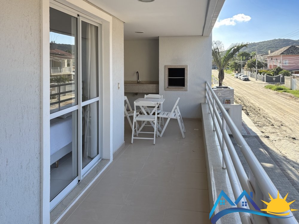 Apartamento com vista parcial do mar na praia do M