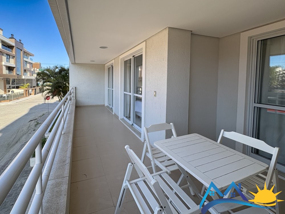 Apartamento com vista parcial do mar na praia do M