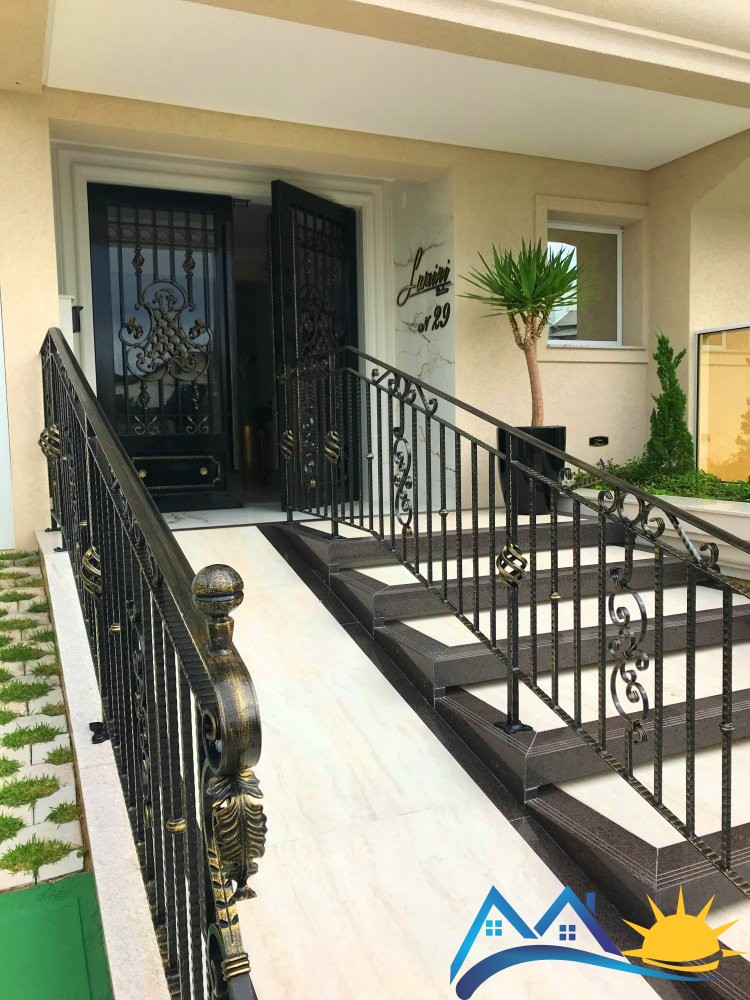 Apto com 2 sutes, alto padro em Canto Grande