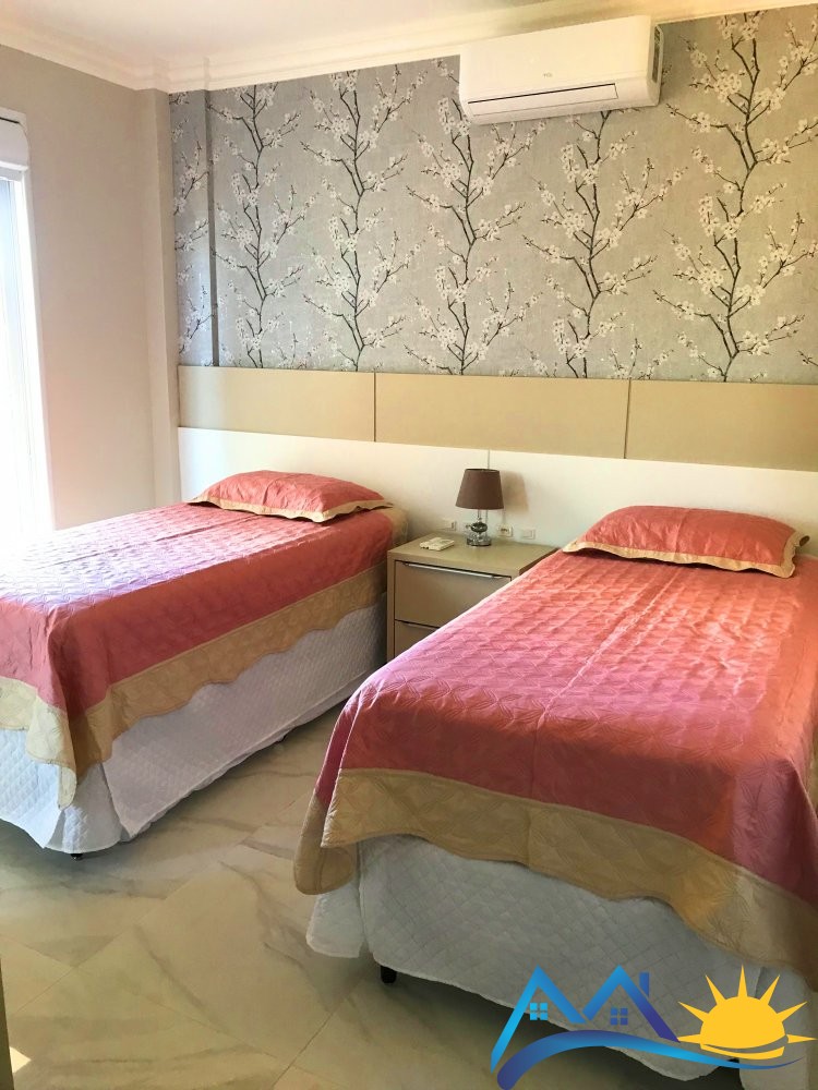 Apto com 2 sutes, alto padro em Canto Grande