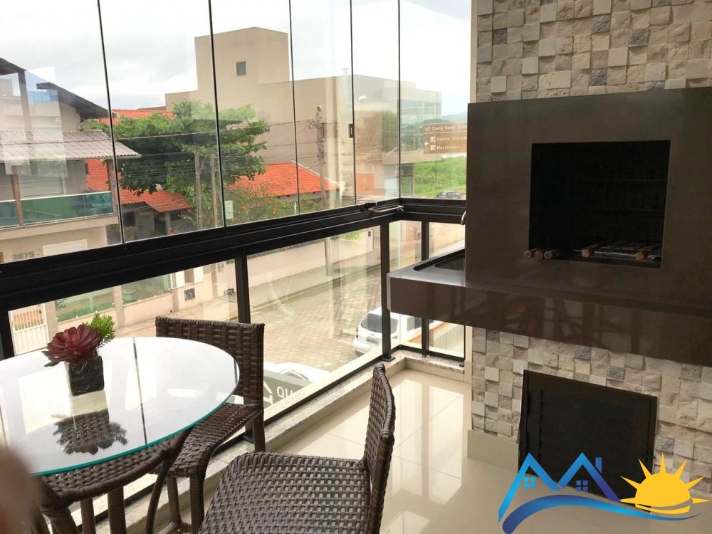 Amplo apartamento alto padro na Praia de Mariscal