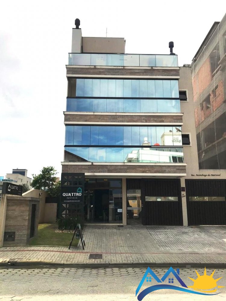 Amplo apartamento alto padro na Praia de Mariscal