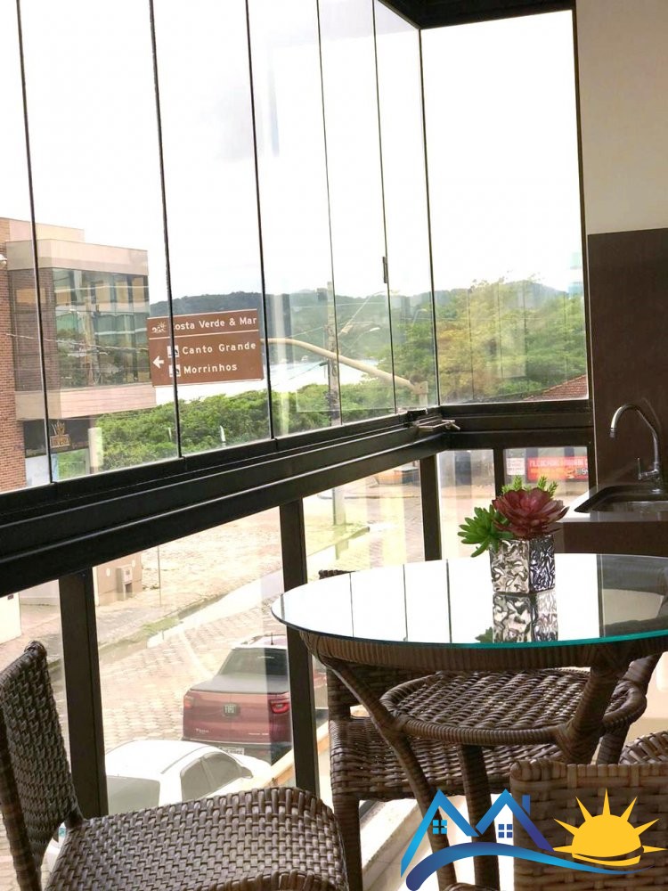 Amplo apartamento alto padro na Praia de Mariscal