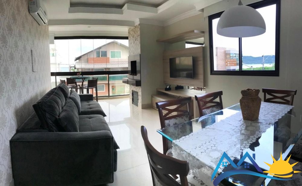 Amplo apartamento alto padro na Praia de Mariscal