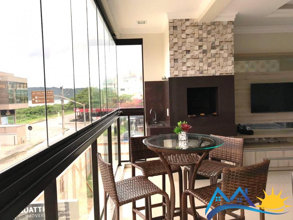 Amplo apartamento alto padro na Praia de Mariscal