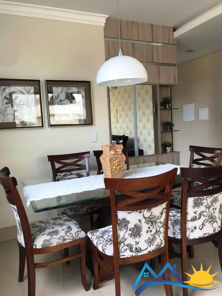 Amplo apartamento alto padro na Praia de Mariscal