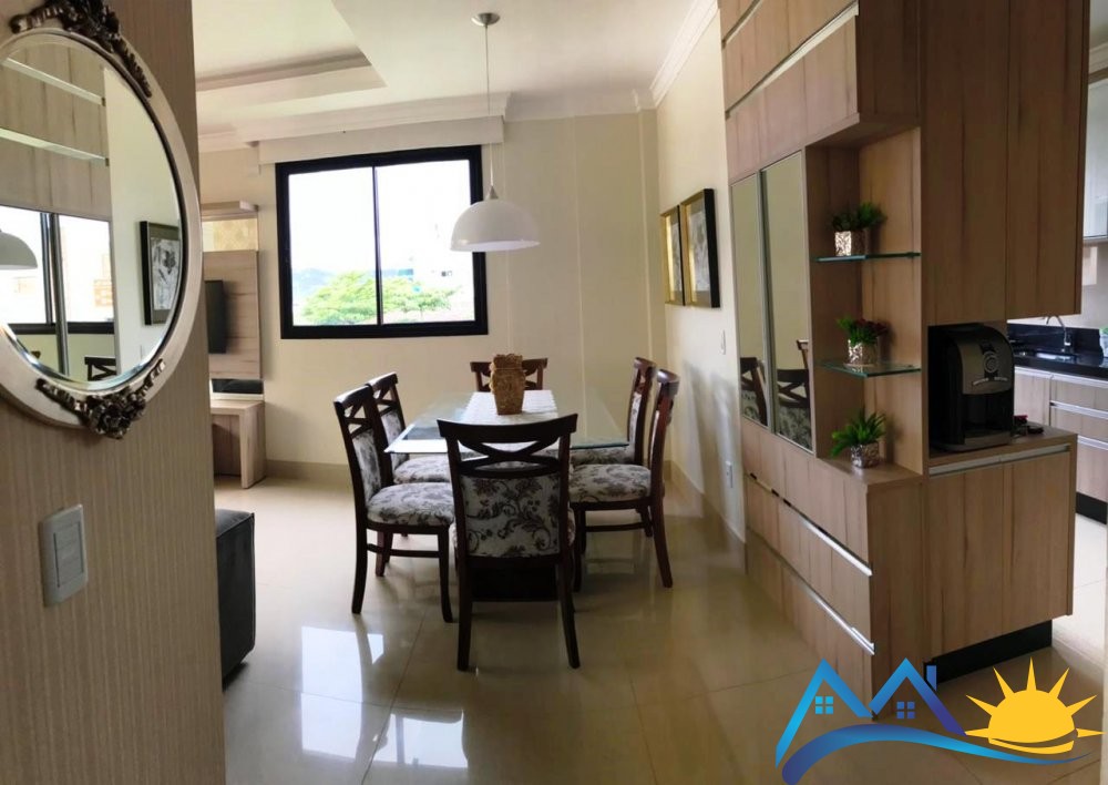 Amplo apartamento alto padro na Praia de Mariscal