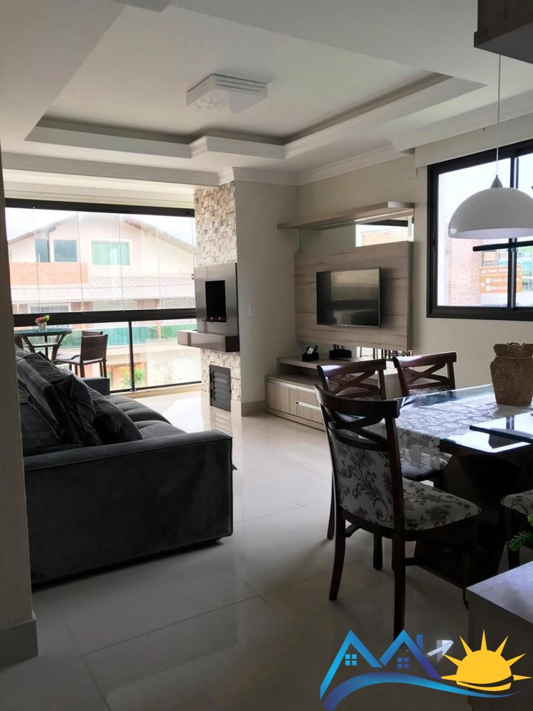 Amplo apartamento alto padro na Praia de Mariscal