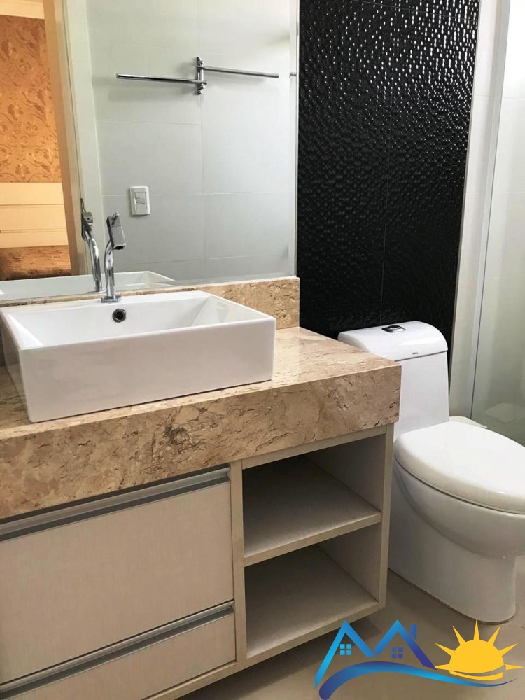 Amplo apartamento alto padro na Praia de Mariscal