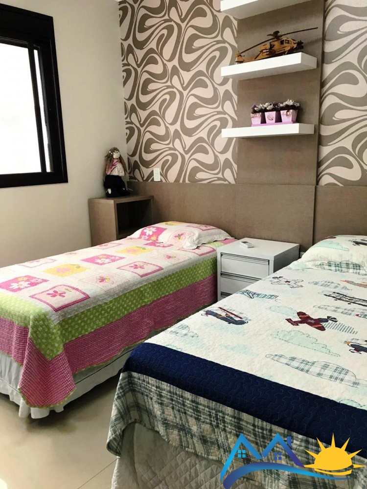 Amplo apartamento alto padro na Praia de Mariscal