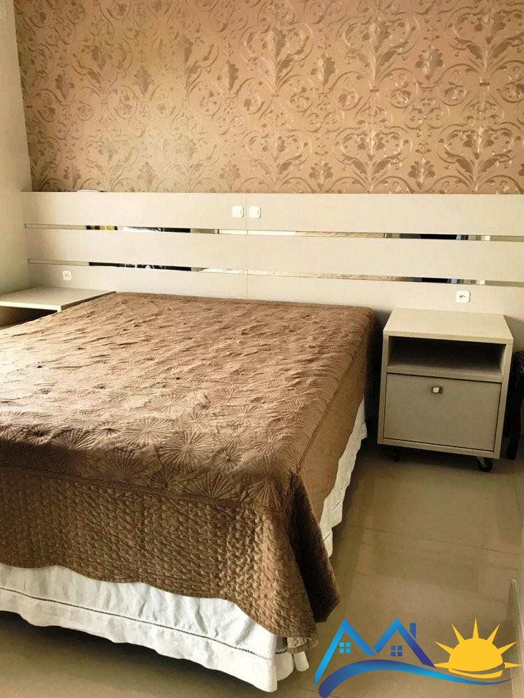 Amplo apartamento alto padro na Praia de Mariscal