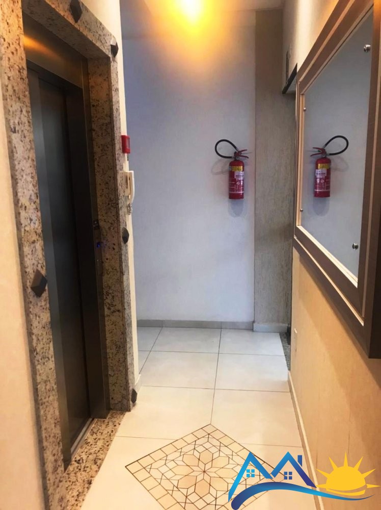 Amplo apartamento alto padro na Praia de Mariscal