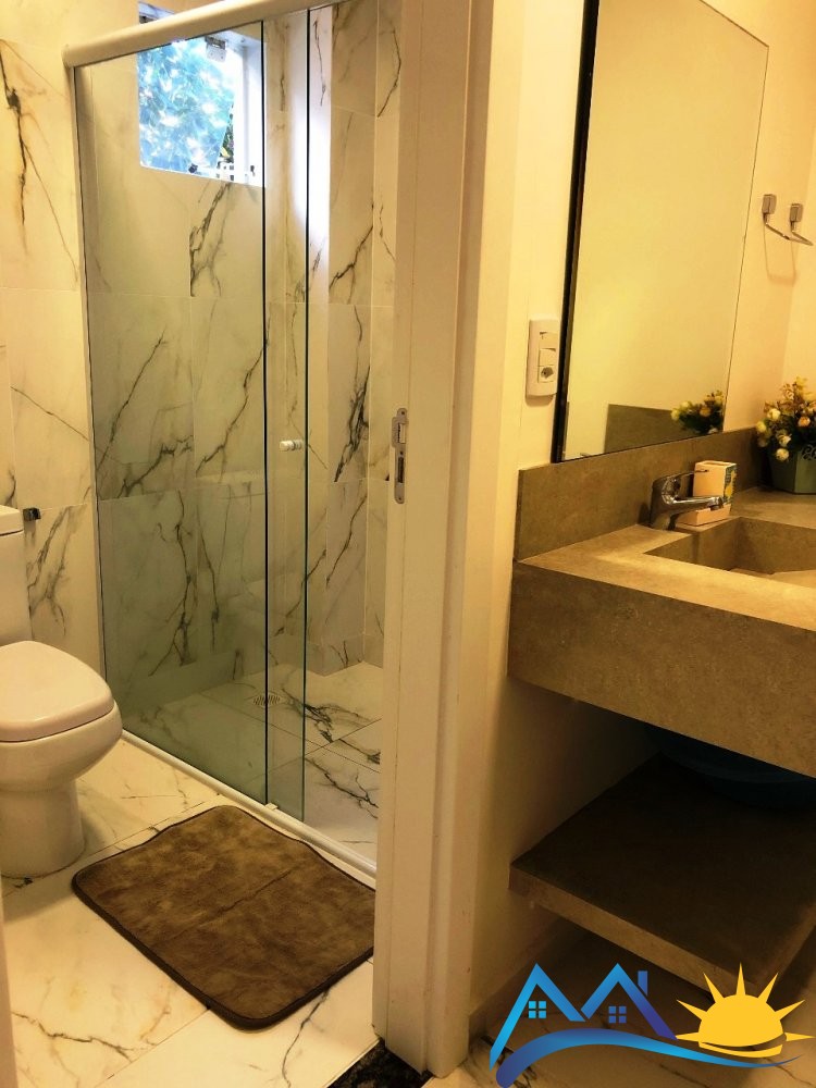 Apto trreo na quadra do mar em Mariscal - SC