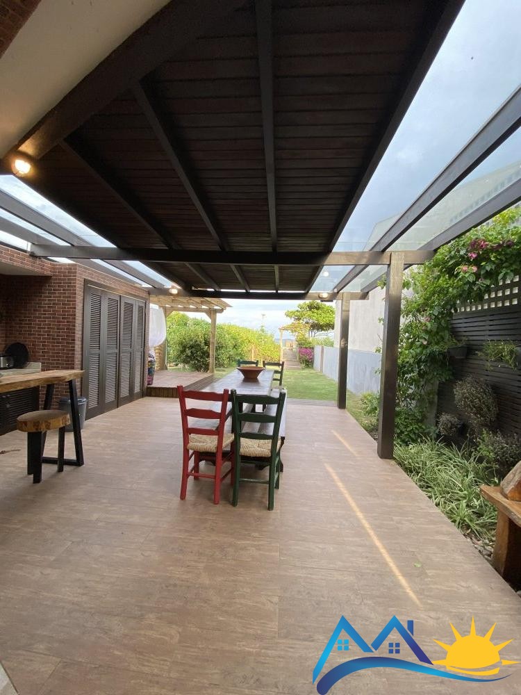 Sobrado beira-mar na Praia do Mariscal, 4 sutes