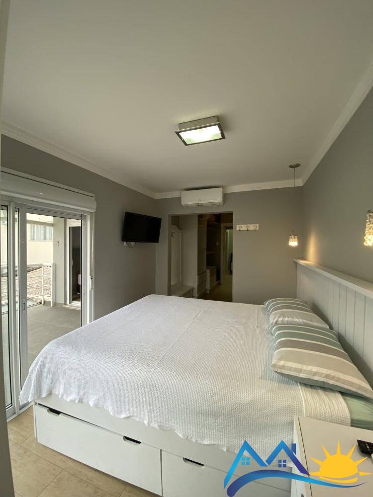 Sobrado beira-mar na Praia do Mariscal, 4 sutes