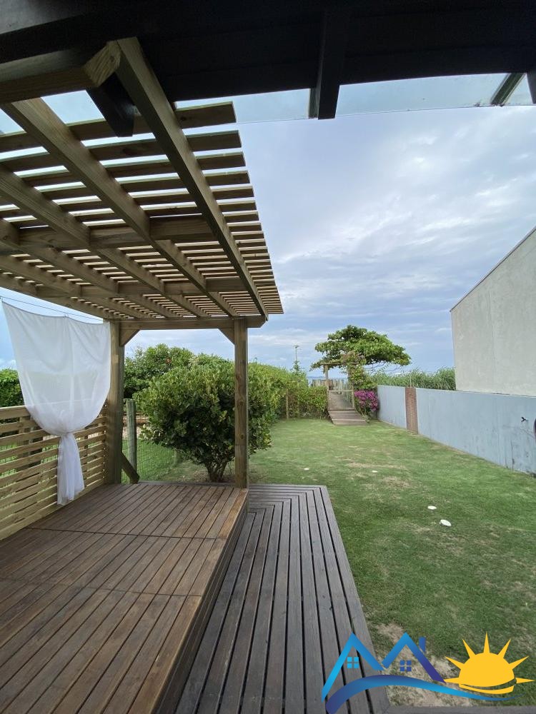 Sobrado beira-mar na Praia do Mariscal, 4 sutes