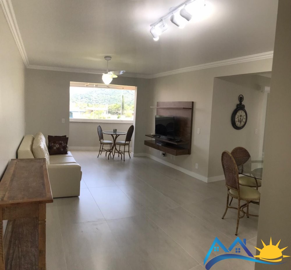 Apto com 3 quartos, 100 m da Praia de Mariscal