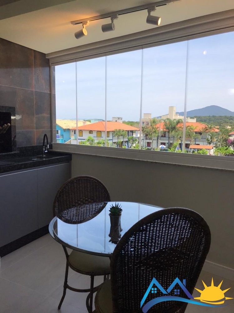 Apto com 3 quartos, 100 m da Praia de Mariscal