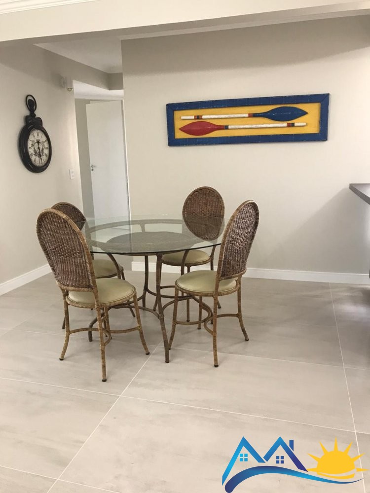 Apto com 3 quartos, 100 m da Praia de Mariscal