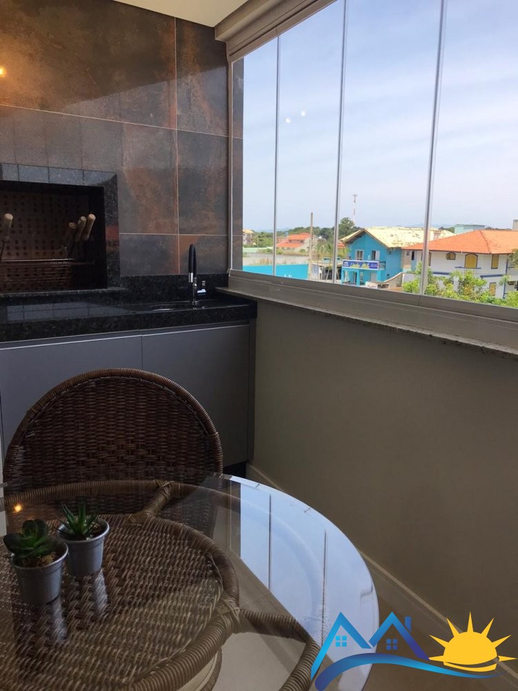 Apto com 3 quartos, 100 m da Praia de Mariscal