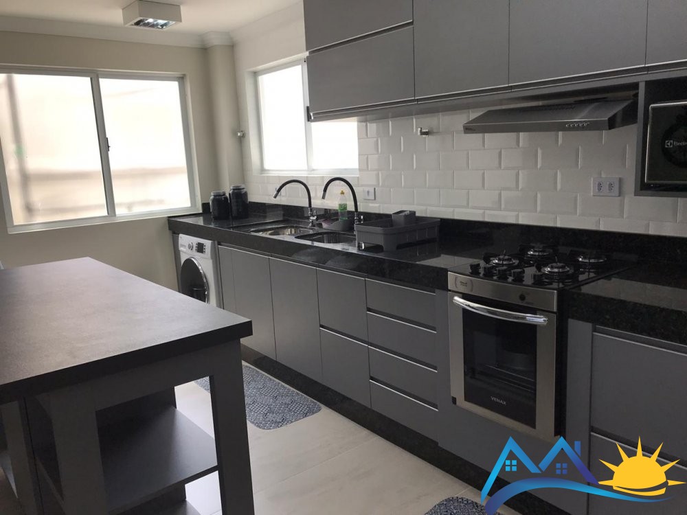 Apto com 3 quartos, 100 m da Praia de Mariscal