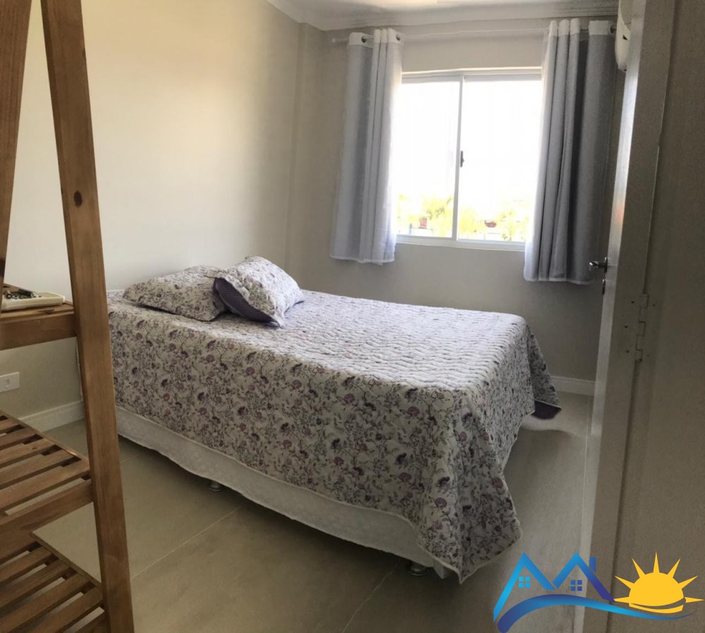 Apto com 3 quartos, 100 m da Praia de Mariscal