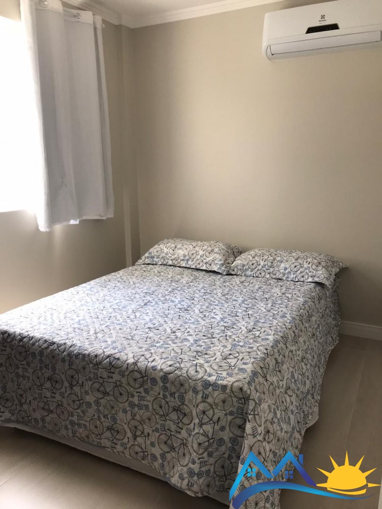 Apto com 3 quartos, 100 m da Praia de Mariscal