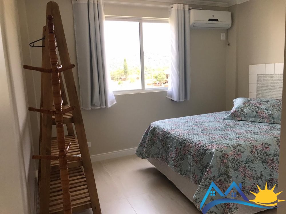 Apto com 3 quartos, 100 m da Praia de Mariscal