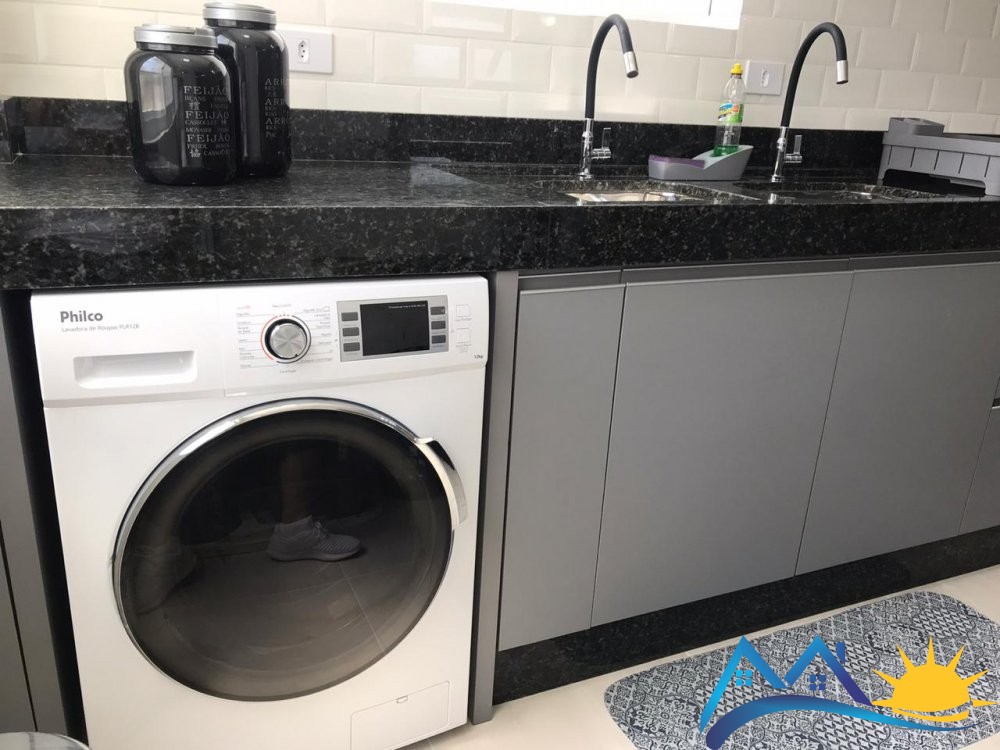 Apto com 3 quartos, 100 m da Praia de Mariscal