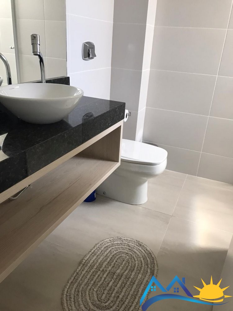 Apto com 3 quartos, 100 m da Praia de Mariscal