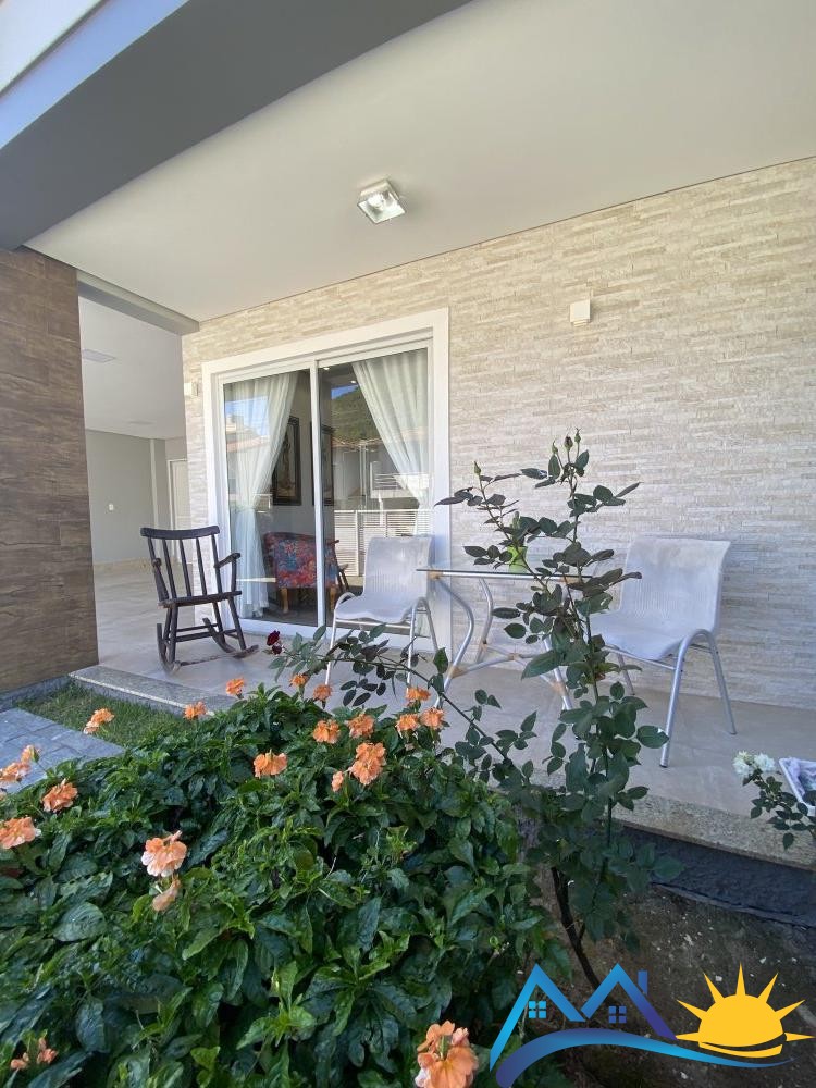 Linda casa com vista para o Morro do Macaco 