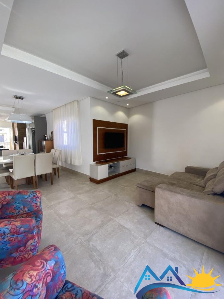 Linda casa com vista para o Morro do Macaco 