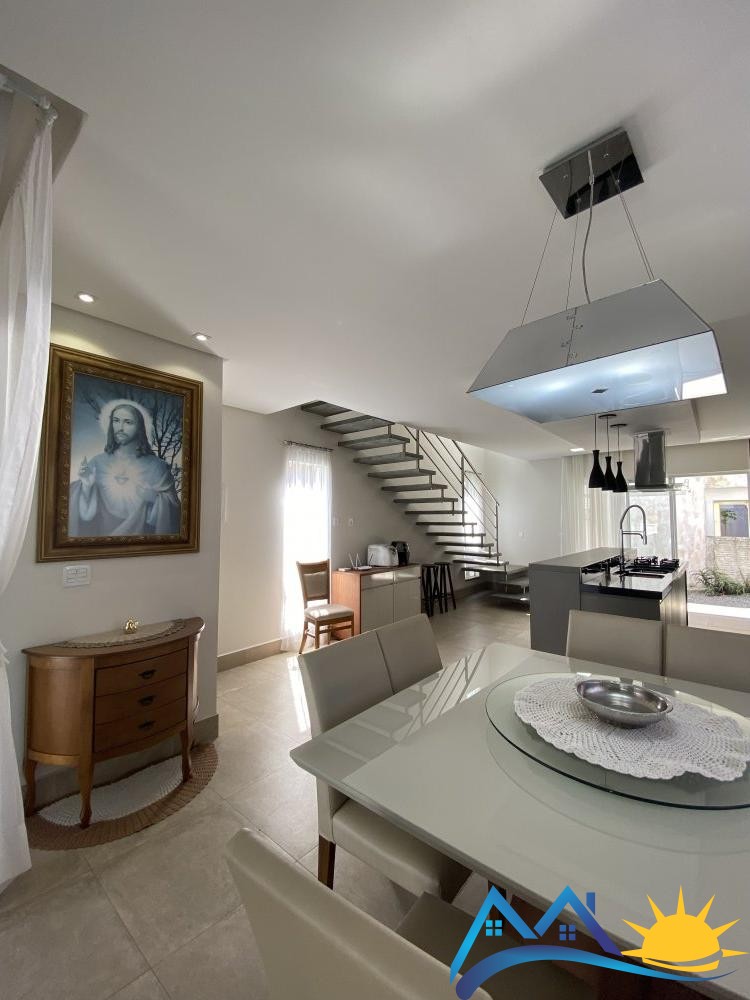 Linda casa com vista para o Morro do Macaco 