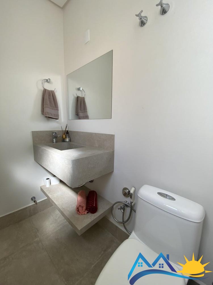 Linda casa com vista para o Morro do Macaco 