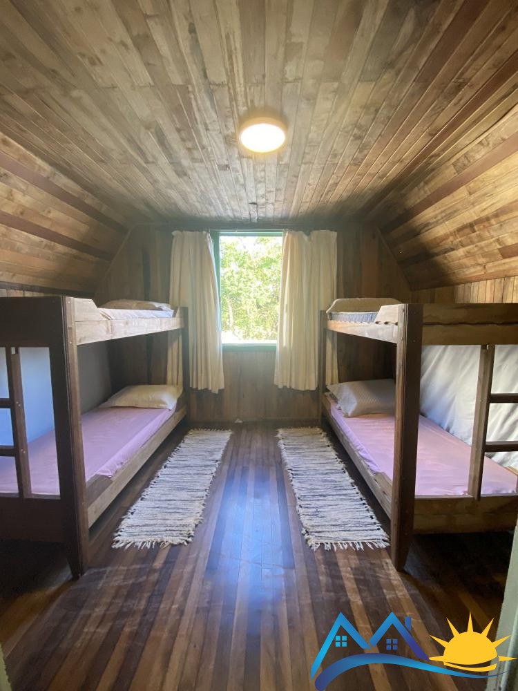 Chal com amplo jardim em mariscal 