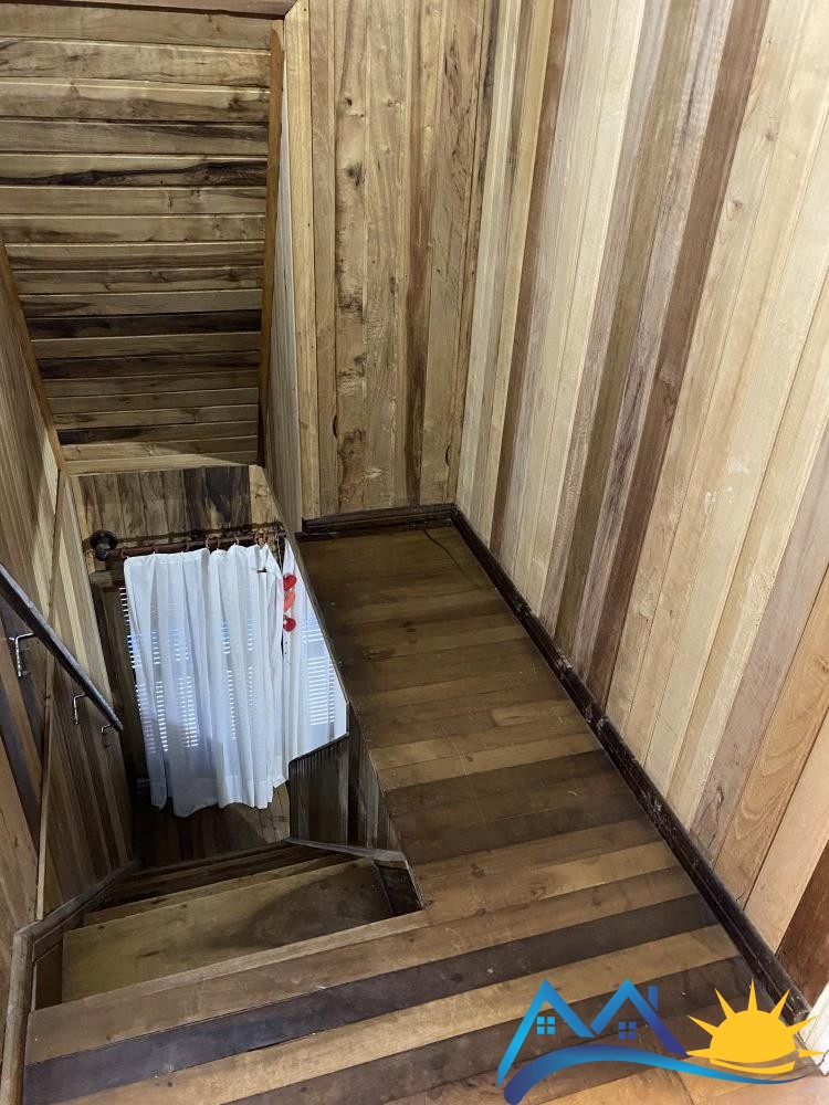 Chal com amplo jardim em mariscal 