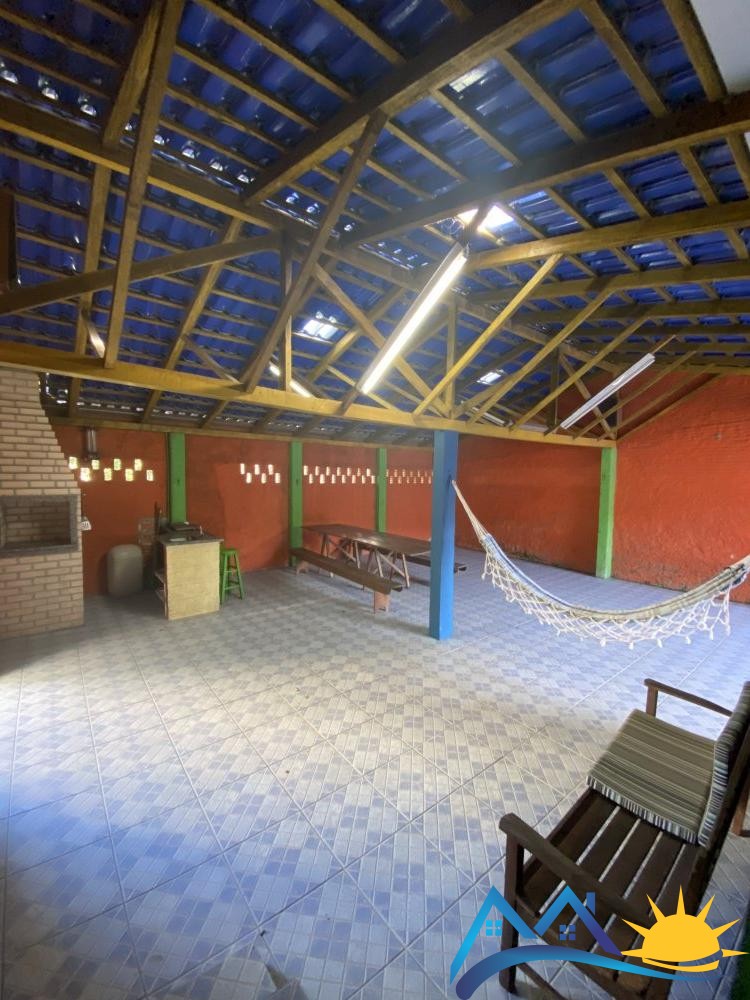 Chal com amplo jardim em mariscal 