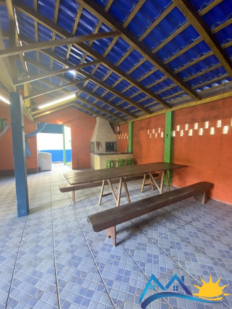 Chal com amplo jardim em mariscal 