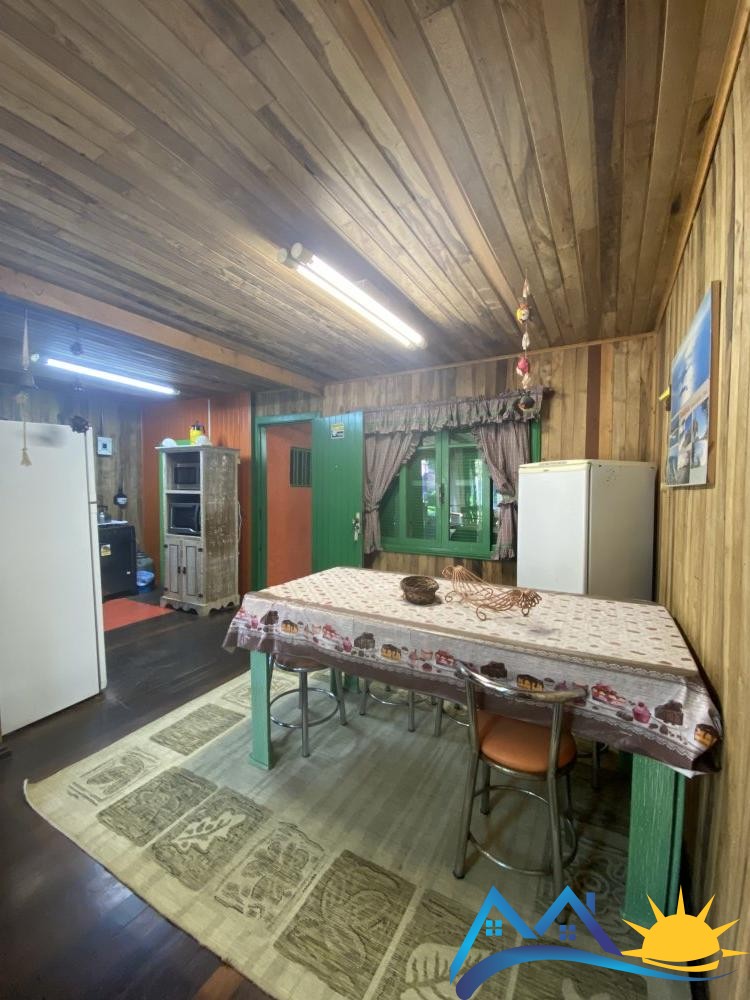 Chal com amplo jardim em mariscal 