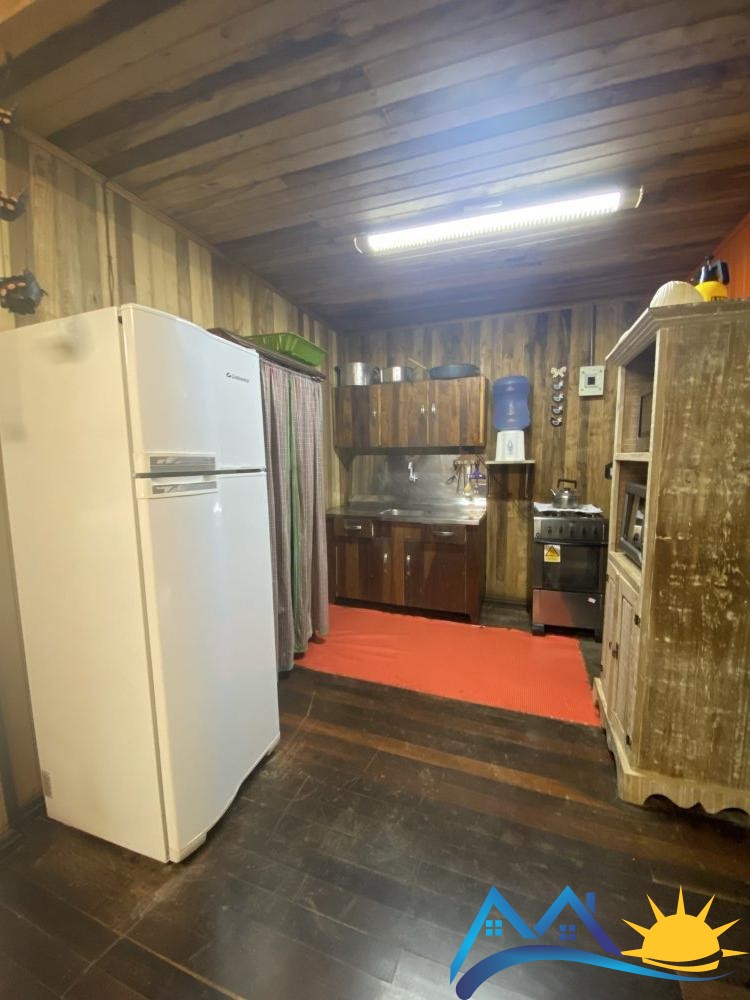 Chal com amplo jardim em mariscal 