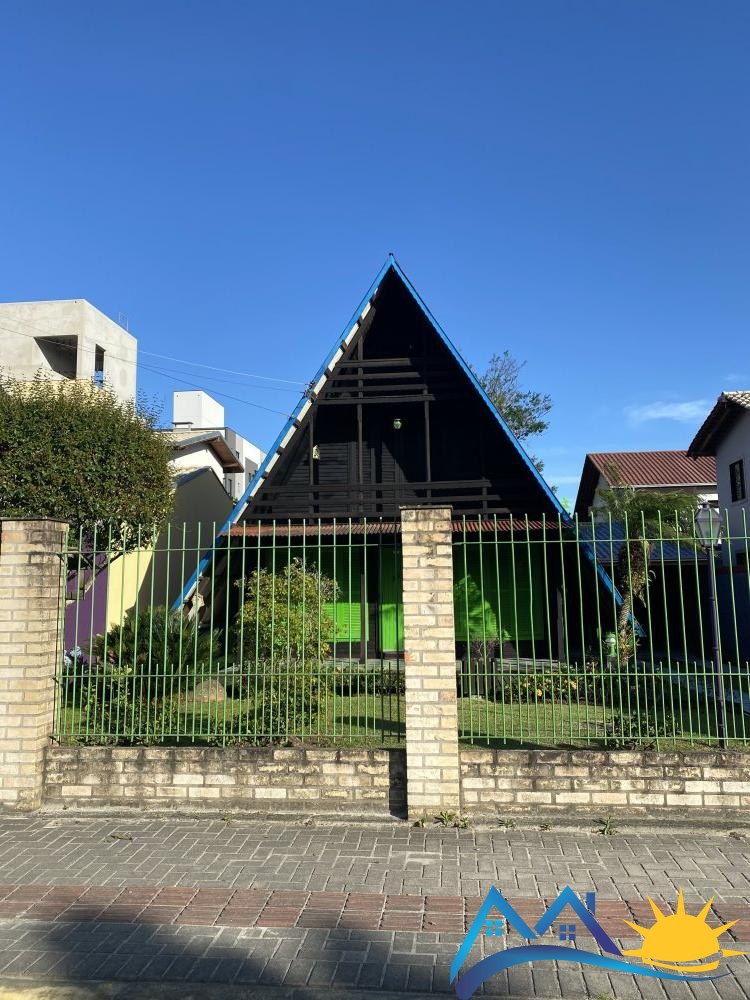 Chal com amplo jardim em mariscal 