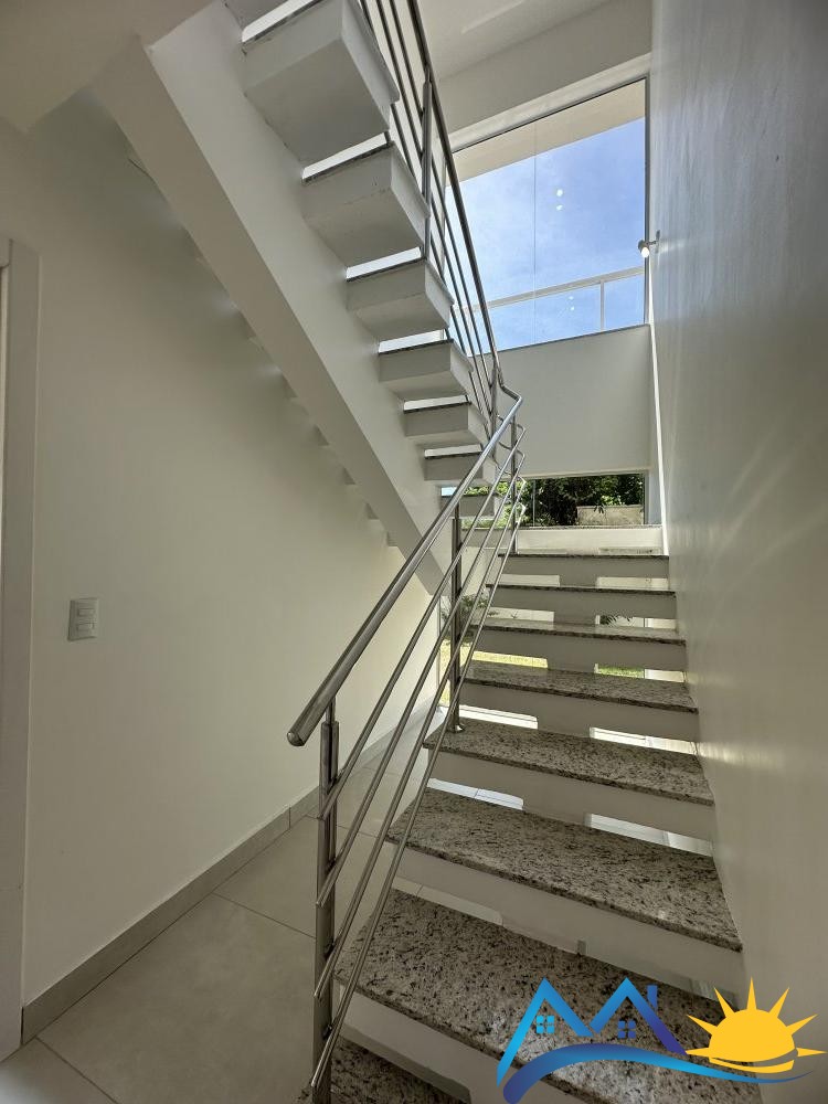 Linda casa com 4 quartos em Mariscal - Bombinhas