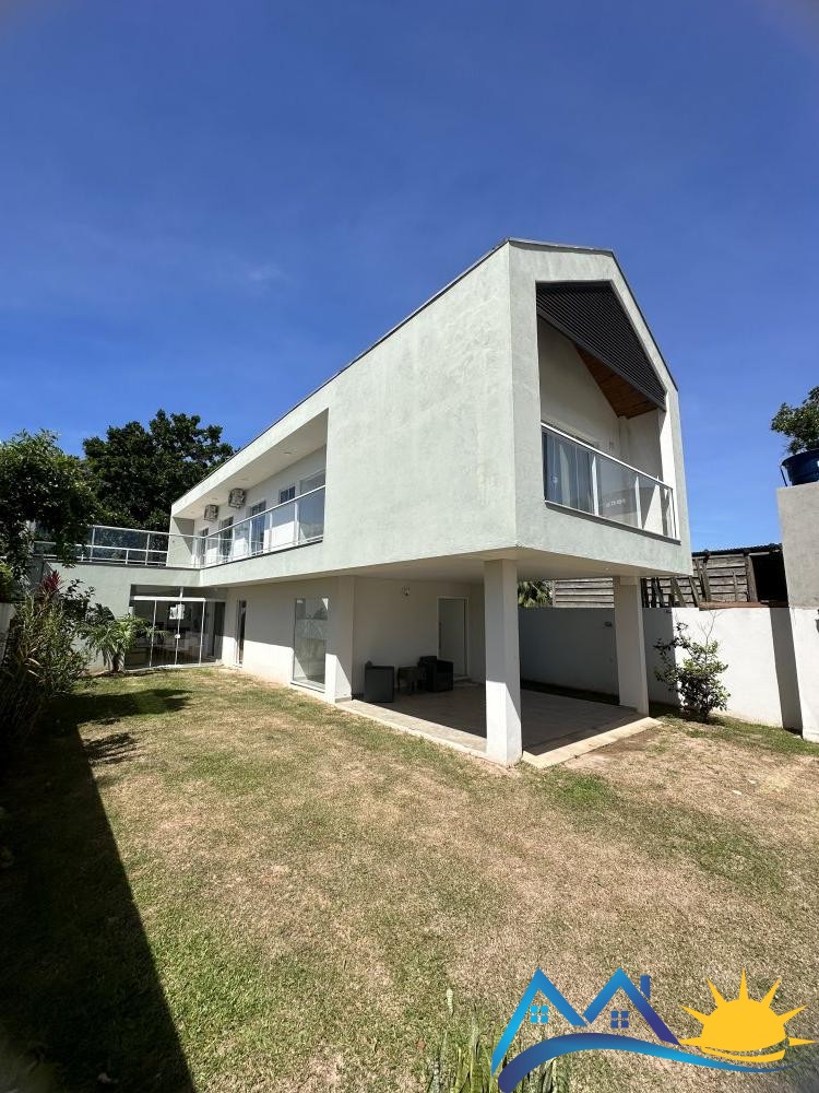 Linda casa com 4 quartos em Mariscal - Bombinhas